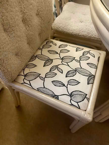 Photo of free Round table and 6 chairs (London Colney AL2) #3