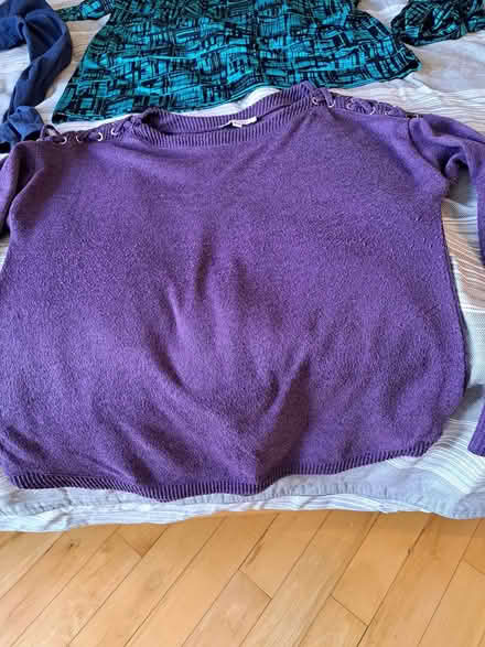 Photo of free women's sweaters/top (Little Italy) #1