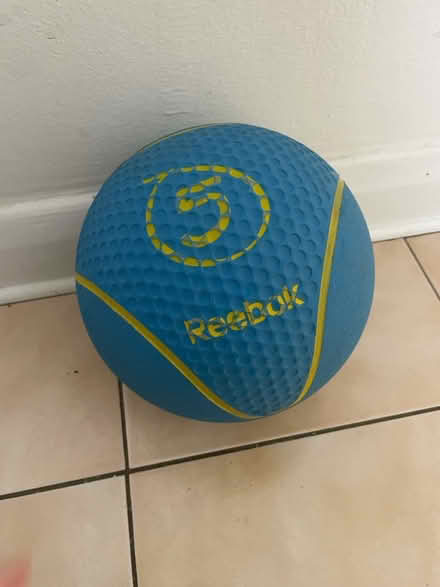Photo of free 5kg Medicine Ball (New Malden/SW20) #1