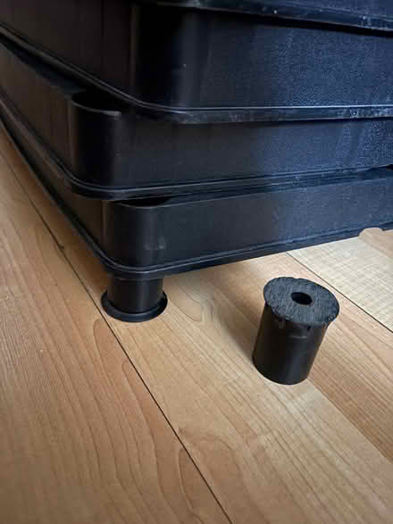 Photo of Posts, feet and shelves (L5L 5P5) #4