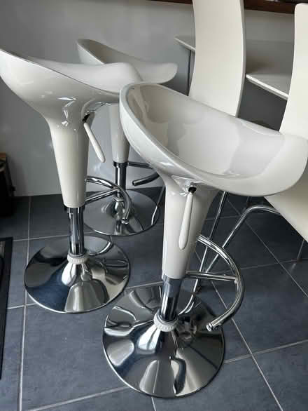 Photo of free x3 White/Chrome Gas Lift Bar Stools (Mossley - OL5) #1
