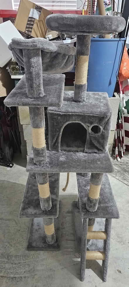 Photo of free Tall cat tower (Camden parc) #2