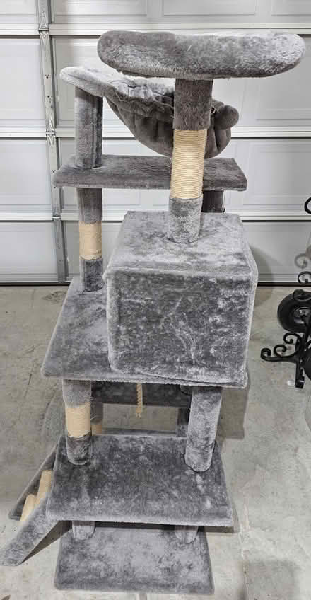 Photo of free Tall cat tower (Camden parc) #1