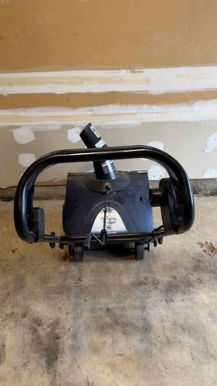 Photo of free Snow joe Snow blower (near Jiffy Lube Live!) #2