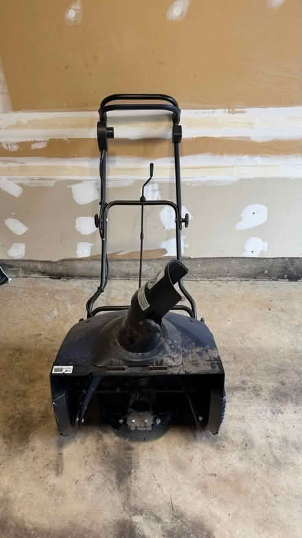 Photo of free Snow joe Snow blower (near Jiffy Lube Live!) #1