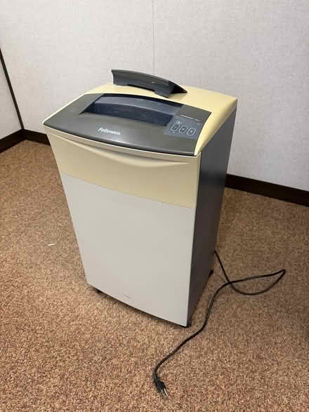 Photo of free large paper shredder (Near Slack and Merivale) #1