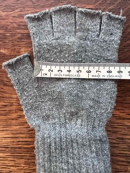 Photo of free X2 pairs of fingerless gloves (W12) #3