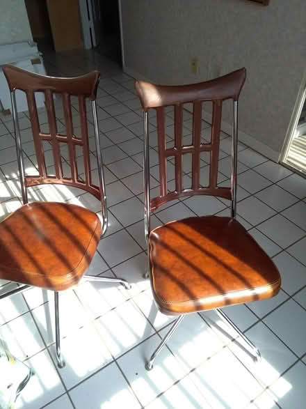 Photo of free Chairs (North York: Bathurst Manor) #1