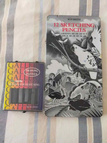 Photo of free Sketching pencils and pastels (Southdown AL5) #1