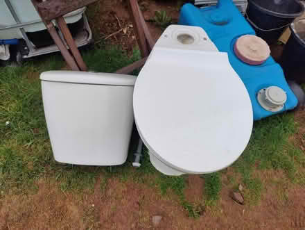 Photo of free Toilet with compact cistern (Raglan NP25) #1