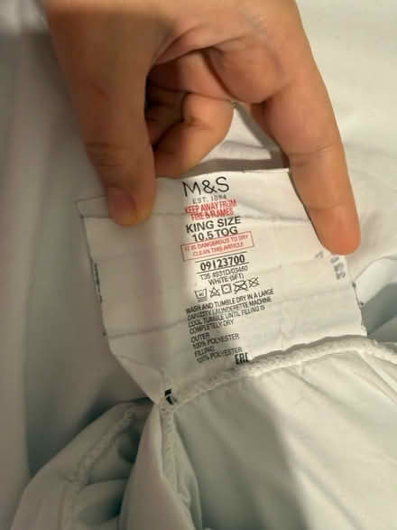 Photo of free King Size 10.5 Tog M&S Duvet (Gl522bb) #2