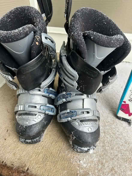 Photo of free Youth ski boots (Kentlands in Gaithersburg) #1