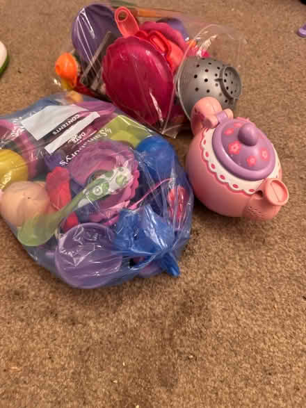 Photo of free Assorted kitchen Set Pieces (Hemel Hempstead HP2) #2