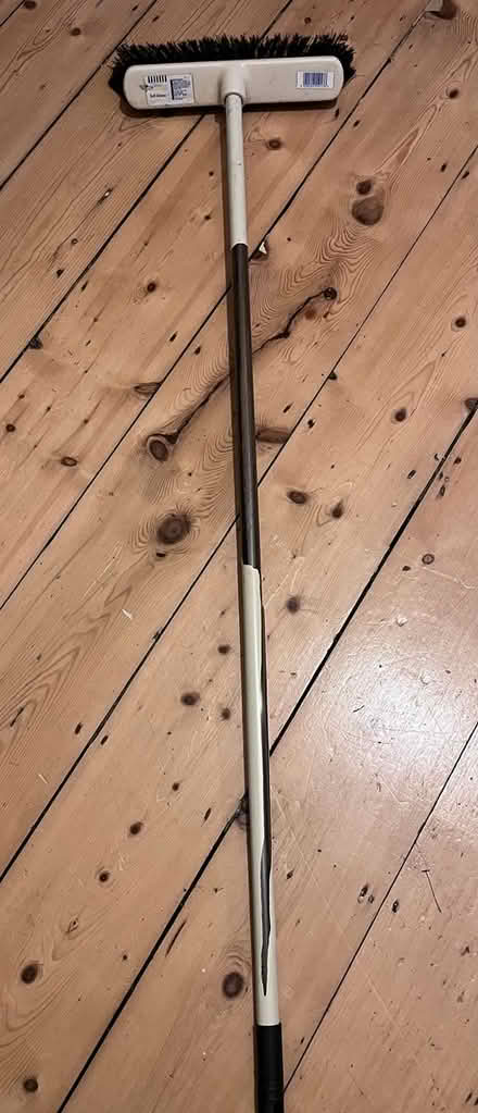 Photo of free Broom (Cambridge CB1 (Romsey)) #1