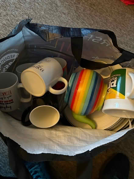 Photo of free A mixture of cups, bowls,plates etc (BR5) #1
