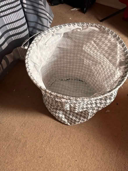 Photo of free Grey Houndstooth Laundry Basket (Hemel Hempstead HP2) #2