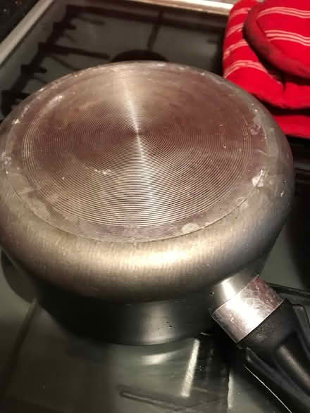 Photo of free Kitchen pots and kitchen gloves (Tottenham Hale N17) #3