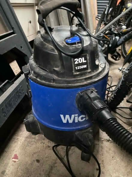 Photo of free Wet-Vac. -working (KT9 Chessington) #1