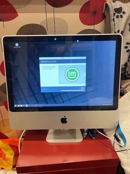 Photo of free 20” iMac running Linux Mint (ealing W5) #1