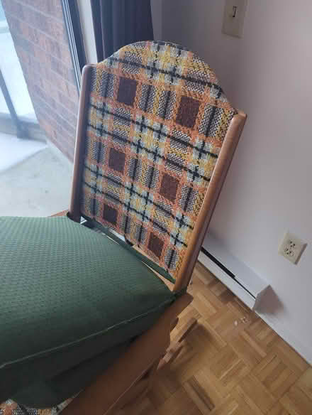 Photo of free rocking chair (110 Nelson) #3