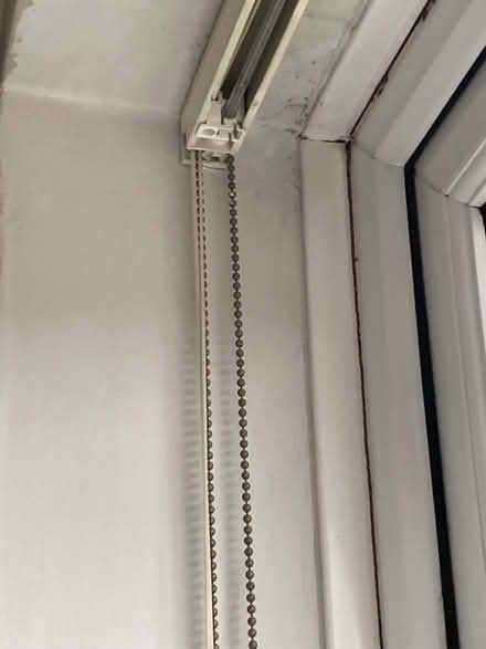 Photo of free Vertical slat blind - rail only (LU2) #2