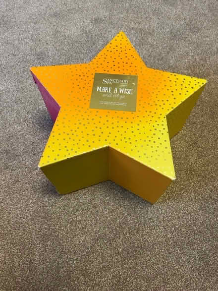 Photo of free empty star shaped box (Beckenham BR3) #1