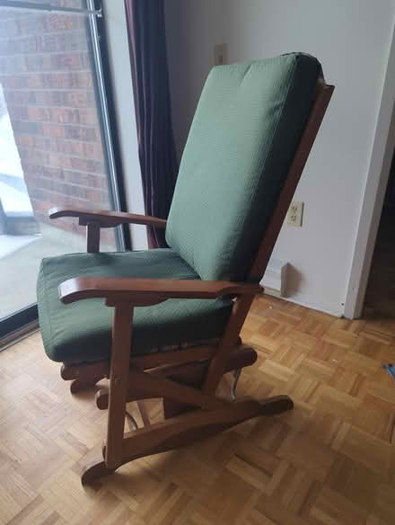 Photo of free rocking chair (110 Nelson) #4