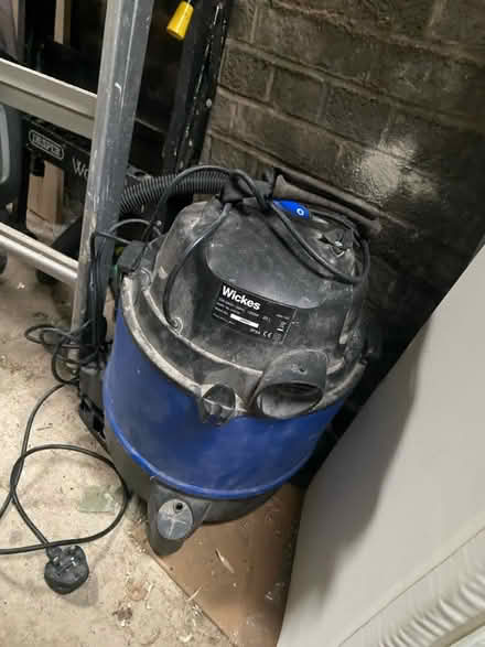 Photo of free Wet-Vac. -working (KT9 Chessington) #2