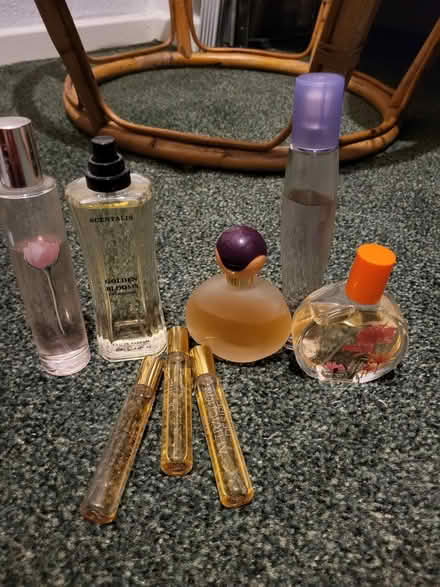Photo of free Perfume (Pr23uq Pr2 3uq) #1