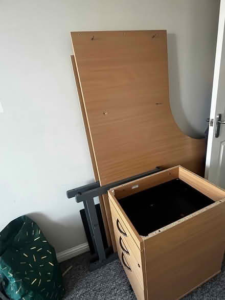 Photo of free office chair and office table (FK12 Alva) #3