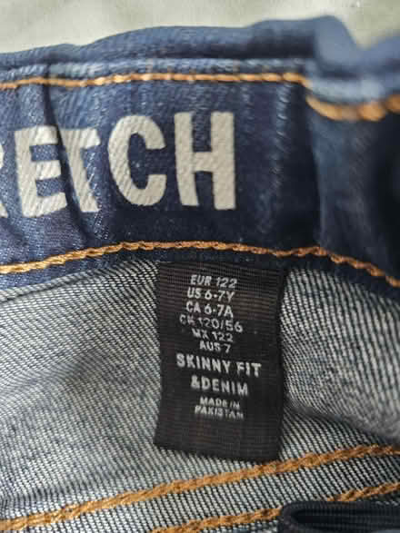 Photo of free kids jeans 6-7:yo (EC1R) #2