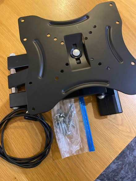 Photo of free TV bracket swivel arm (Alstone GL50) #1