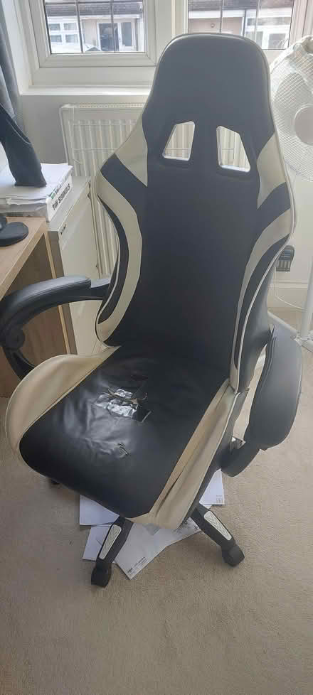 Photo of free gaming/desk chair (Sutton) #1