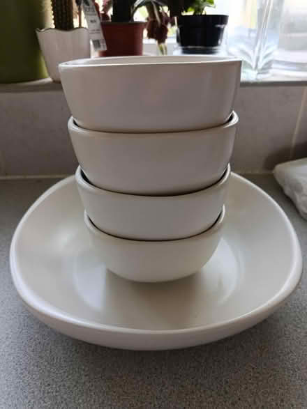 Photo of free Serving dish and 4 bowls (Erdington B24) #1