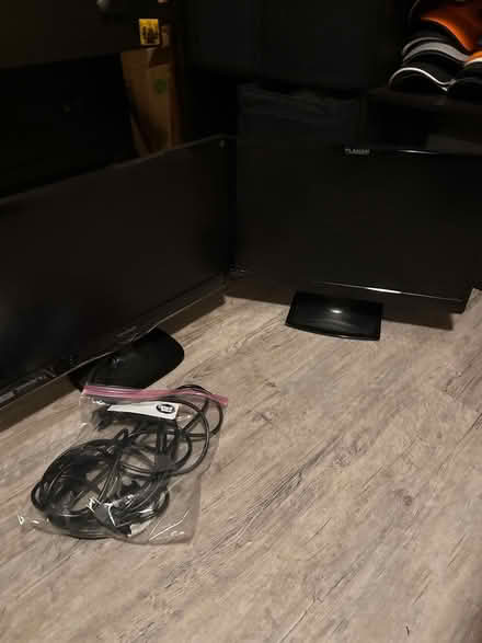 Photo of free double monitors (Ballard) #1