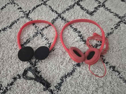 Photo of free Basic headphones 2 pairs (Lewes BN7) #2