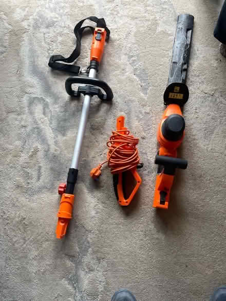 Photo of free Extendable Hedge Trimmer (Stratford-upon-Avon CV37) #1