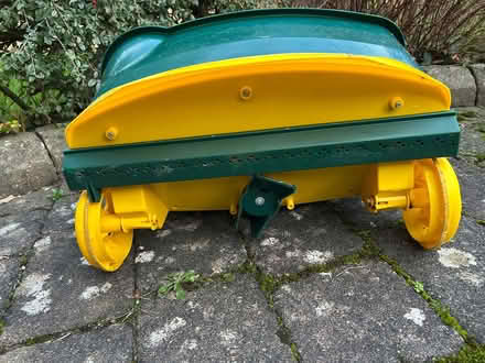 Photo of free Lawn feed spreader (Shenley WD7) #2