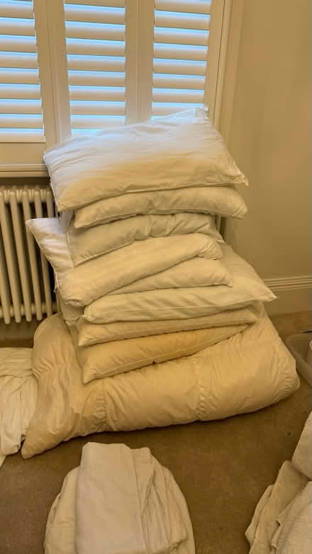 Photo of free Towels, Bedding, Duvets & Pillows (KT15) #1