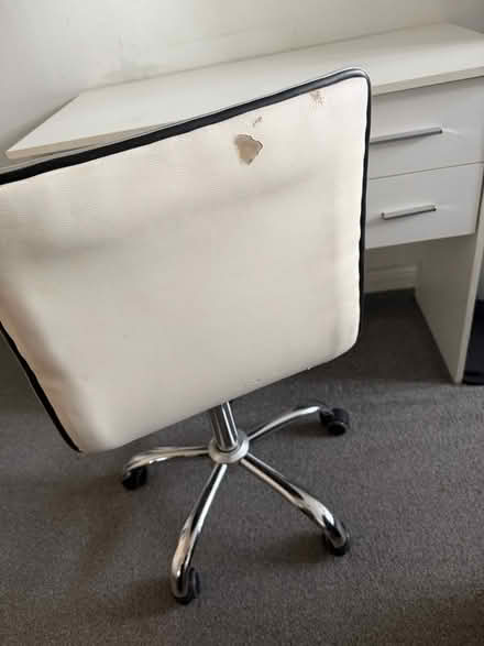 Photo of free Study table and chair (ME2 Strood) #4