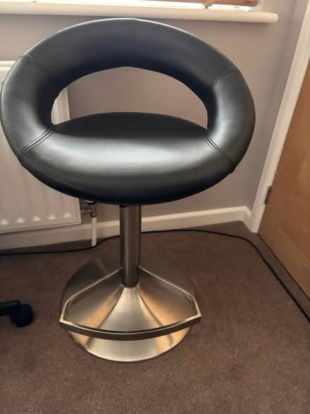 Photo of free Barstool (GU9) #1