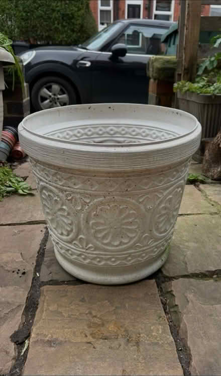 Photo of free White plastic plant pot (Kirkstall LS5) #1