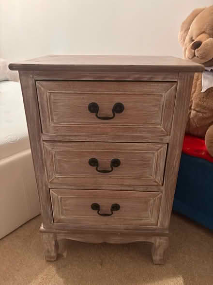 Photo of free Small chest drawers/ bed side table (DE65 Hilton) #1