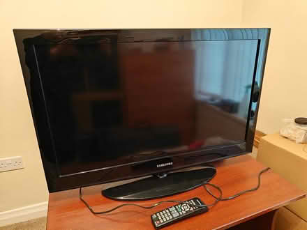 Photo of free A 31" Samsung TV with remote (Monkseaton NE25) #1