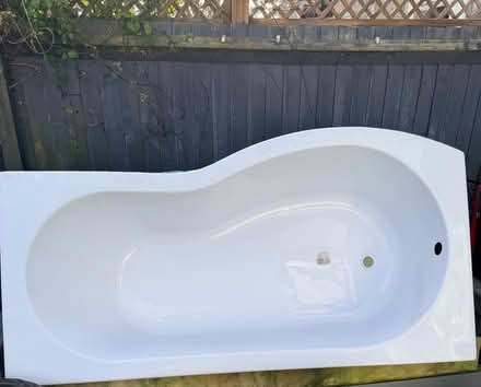 Photo of free Nuie left hand P shaped bath (Whitton TW3) #4