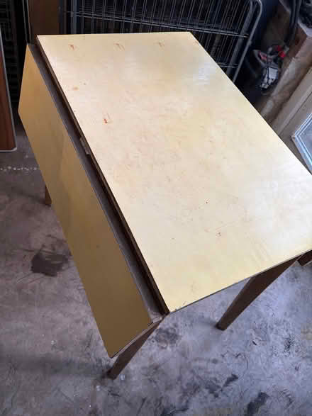 Photo of free Mid 20th century Formica table (Rubery B45) #2