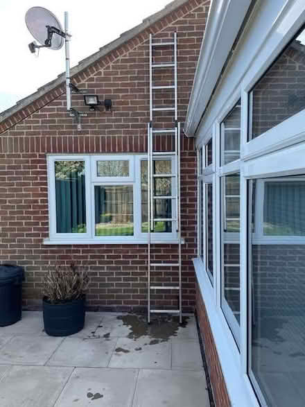 Photo of free Fully extendible (2 storey) aluminium ladder (Didcot OX11) #1