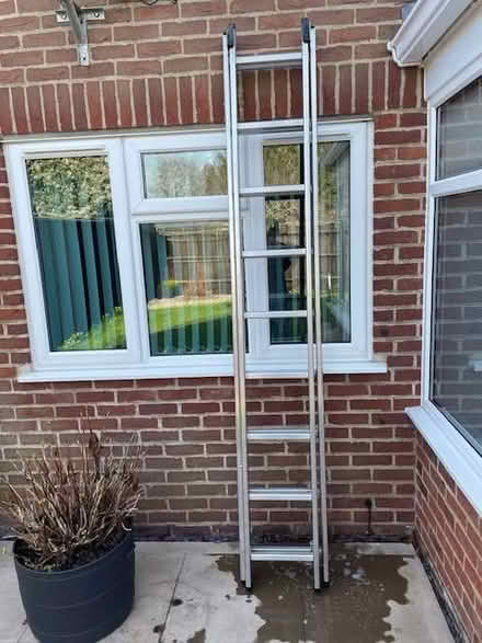 Photo of free Fully extendible (2 storey) aluminium ladder (Didcot OX11) #2