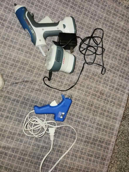 Photo of free 2 glue guns (Fall City) #1