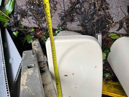 Photo of free Pampas bathroom set (Dainton TQ12) #3